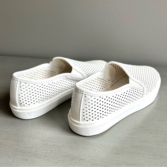 Time & Tru NEW Memory Foam Perforated White Slip-Ons Sneaker Women 7.5 Classic - Picture 8 of 12